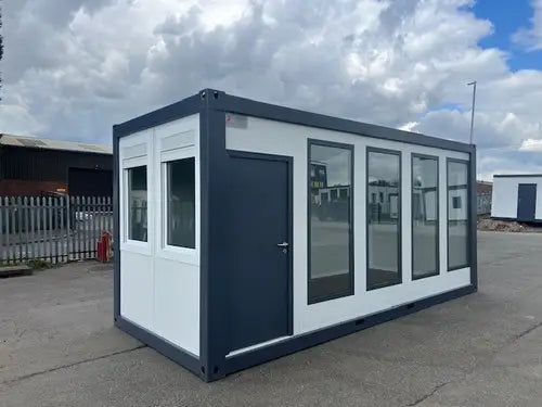 Bürocontainer mit Panoramafenstern