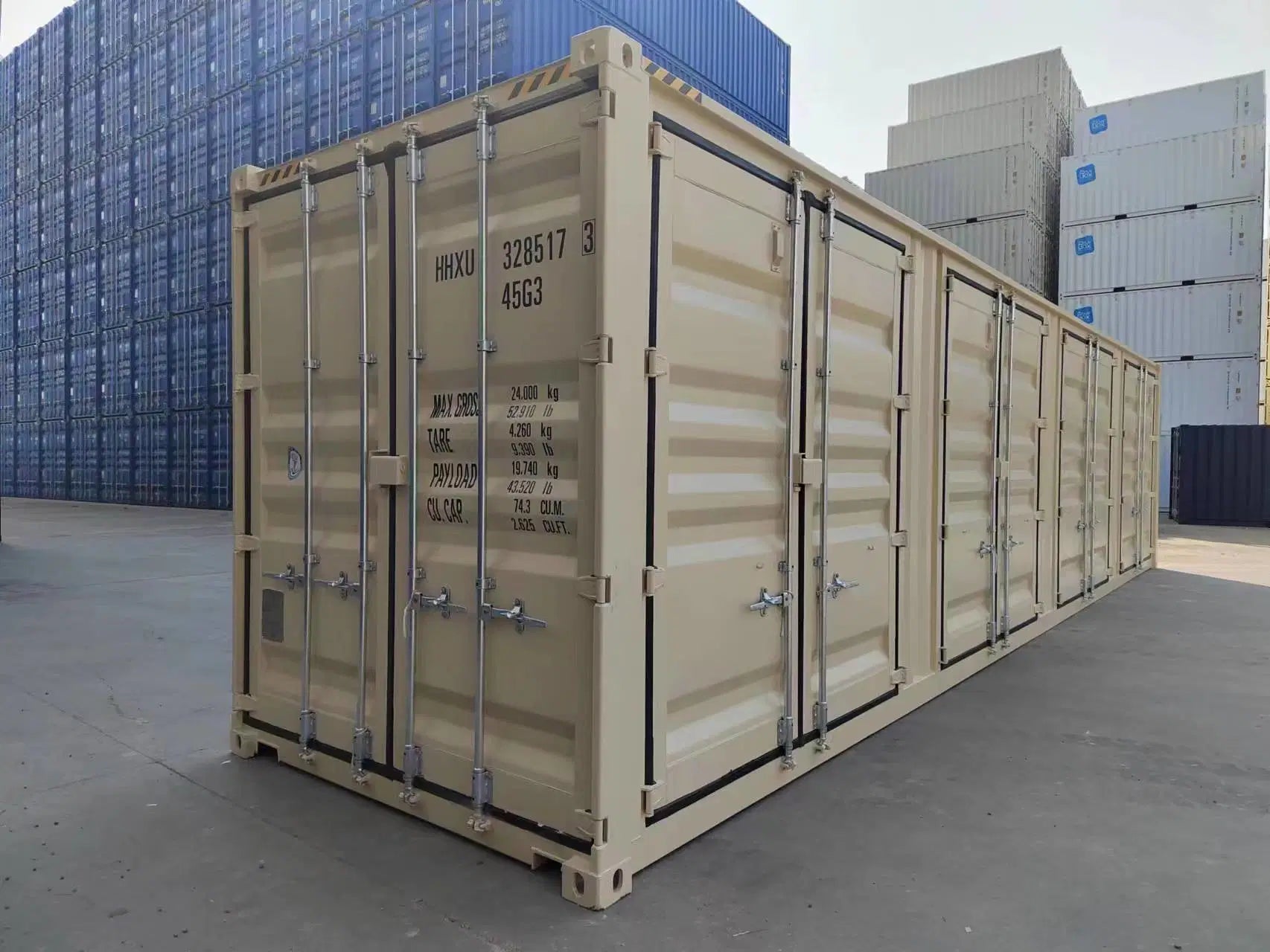 Neuer beigefarbener 40-Fuß-Seecontainer mit offener Seite