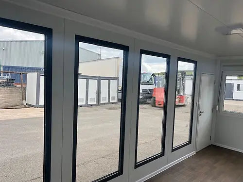 Bürocontainer mit Panoramafenstern
