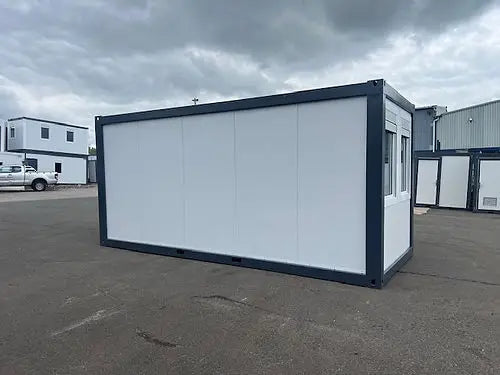 Bürocontainer mit Panoramafenstern