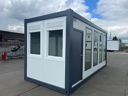 Bürocontainer mit Panoramafenstern