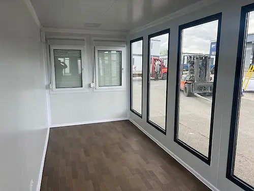 Bürocontainer mit Panoramafenstern