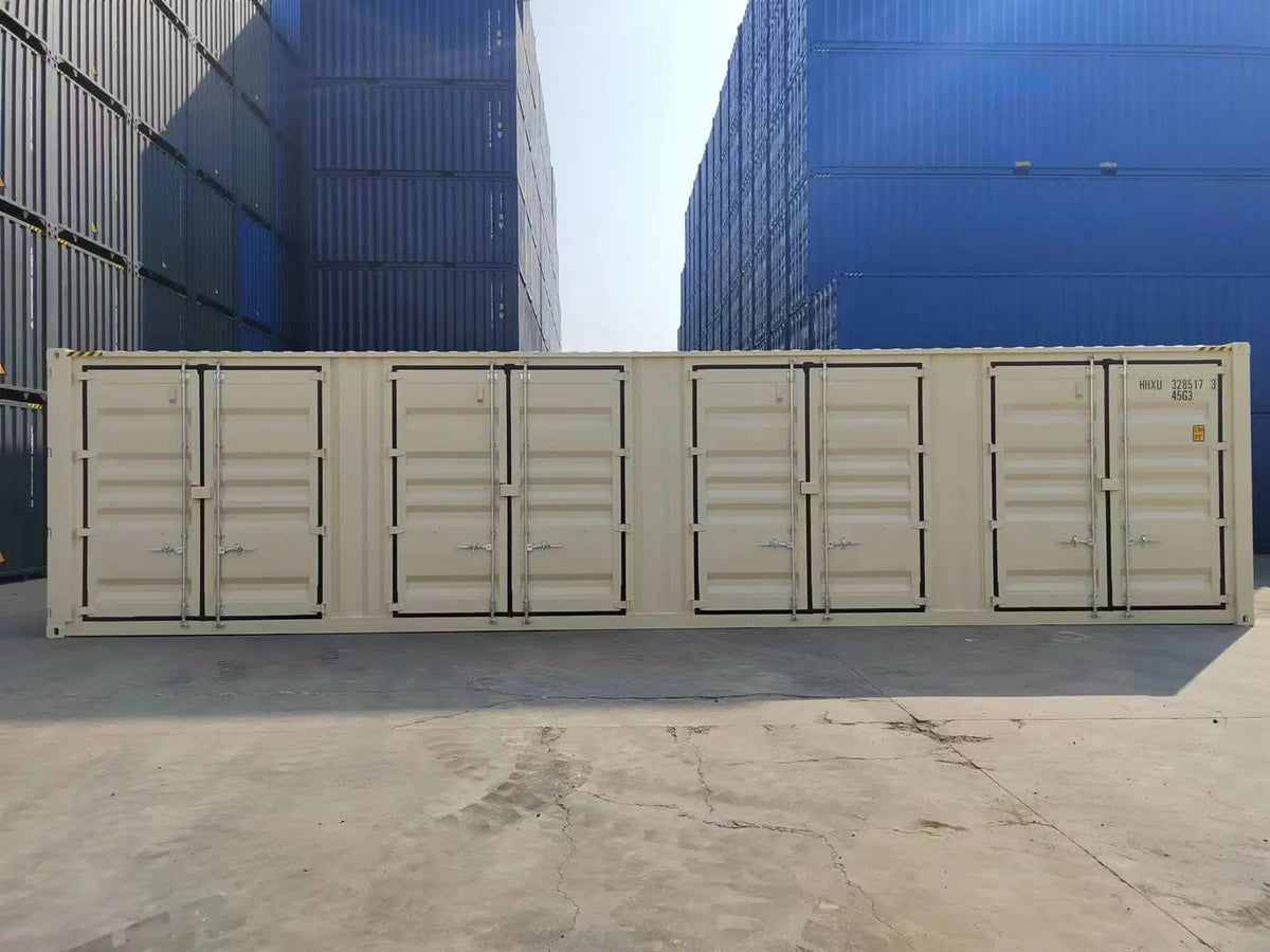 Neuer beigefarbener 40-Fuß-Seecontainer mit offener Seite